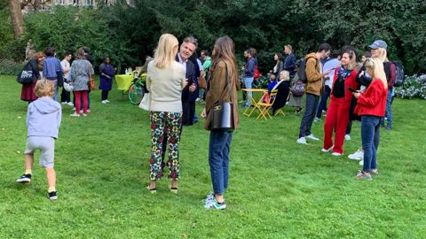 Le 17 septembre 2022, journée du patrimoine, le jardin du ministère de la Transition écologique a servi d’écrin pour accueillir les citoyens et les initier à la protection de l’environnement. Le ministre Christophe Béchu, recevait en toute simplicité les doléances et encouragements des visiteurs.©O.Maillard